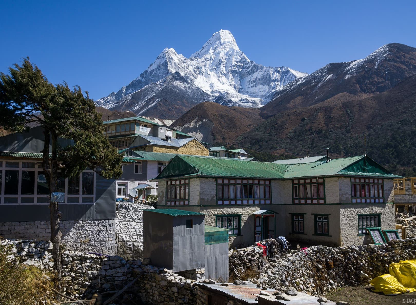 Trek to Pangboche 4000 m – 05 hrs.