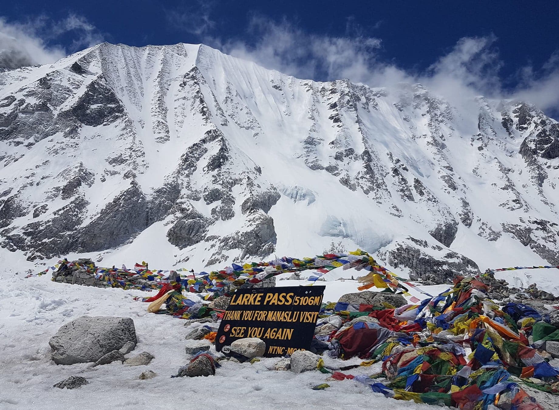 Cross Larkya la 5,106 m and decent to Bhimthang (3,790 m) – (16 km - 8/9 hours)