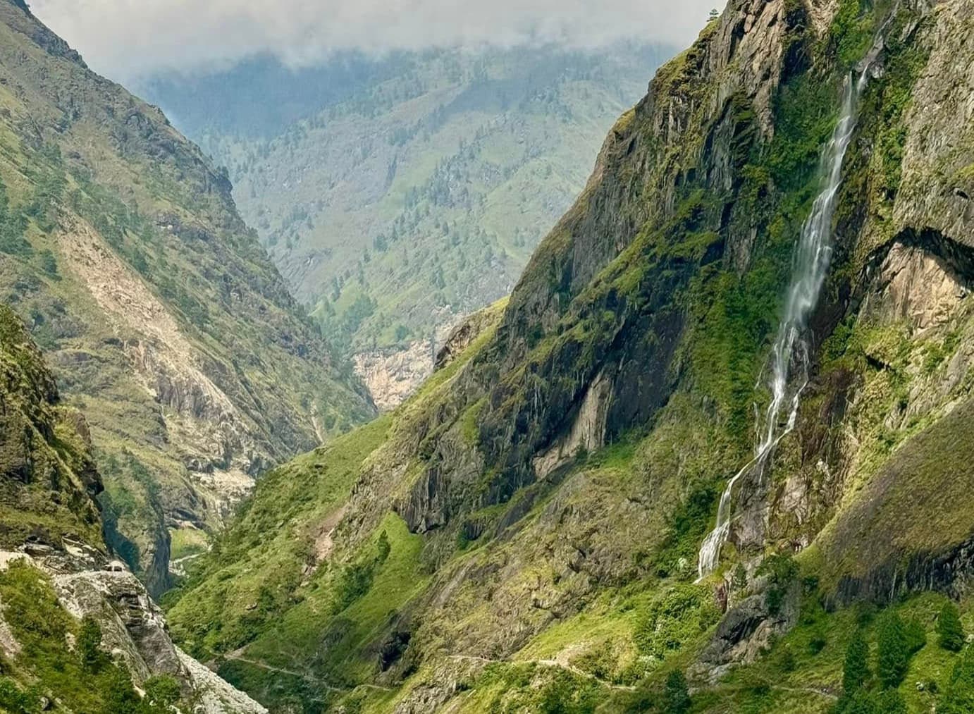 Trek to Namrung (2630 m, 15 km, 6 to 7 hrs)
