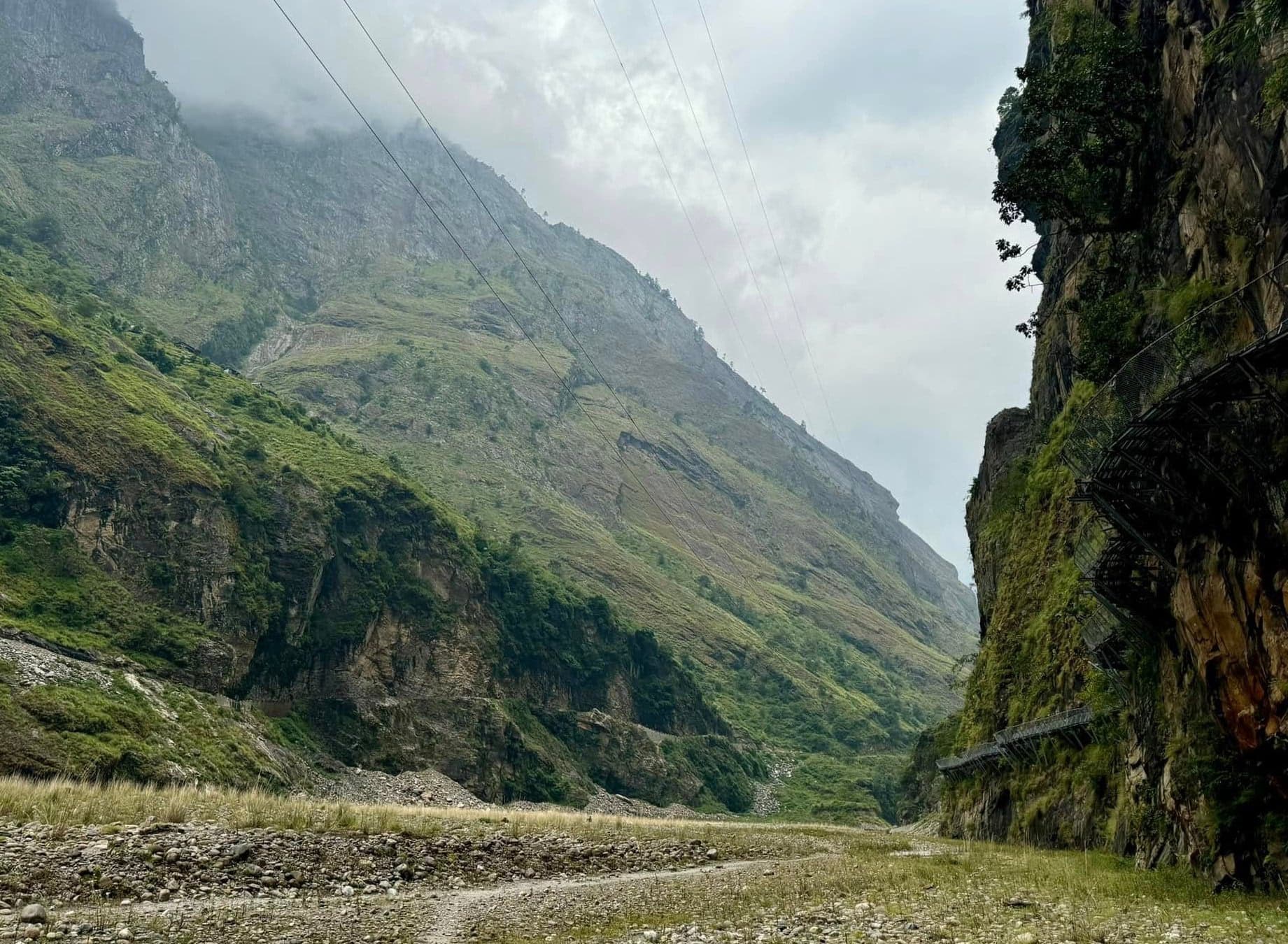 Trek from Jagat to Dyang (1,800 m) – (20 km - 8/9 hours)