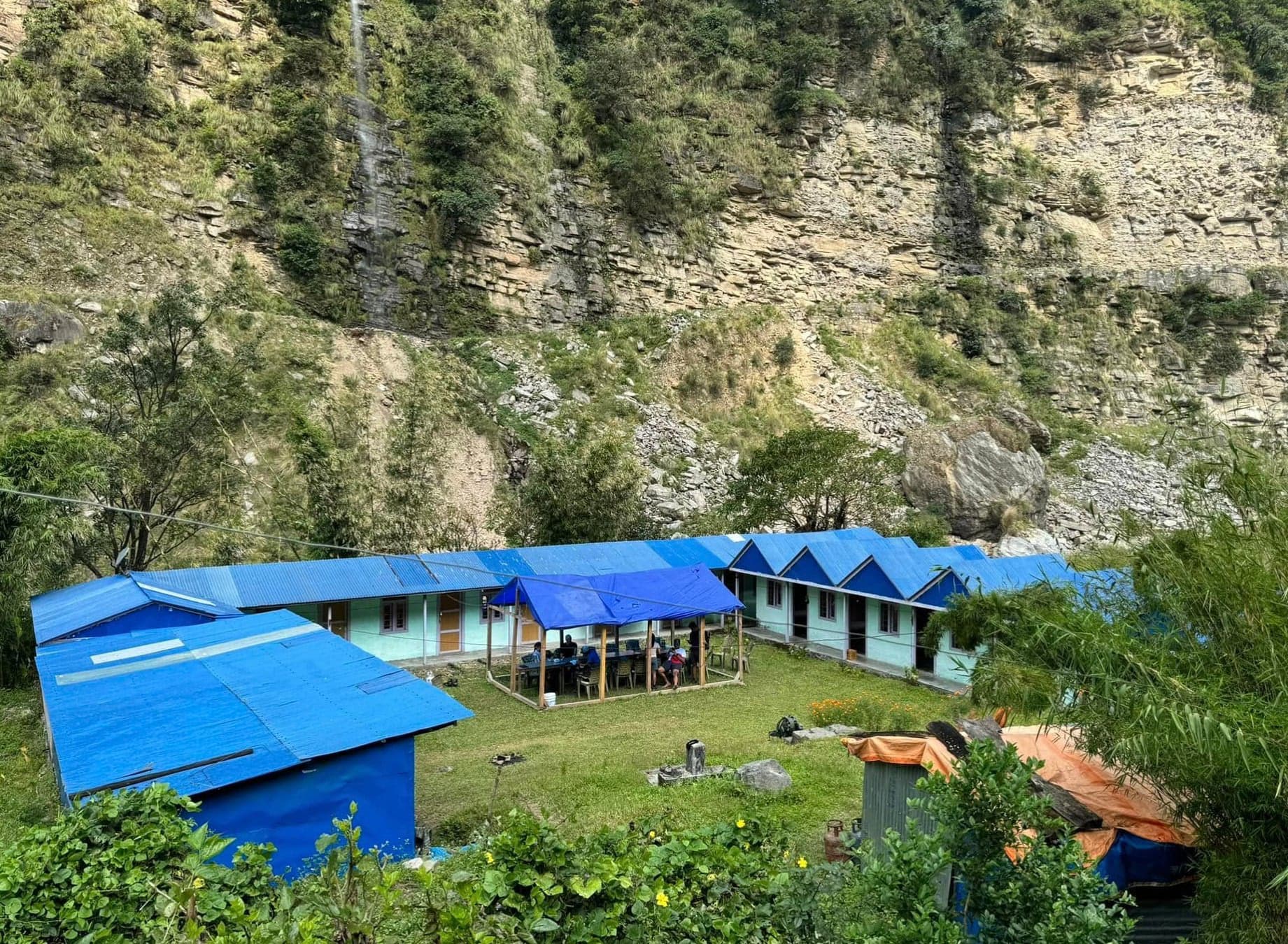 Trek from Jagat to Dyang (1,800 m) – (20 km - 8/9 hours)