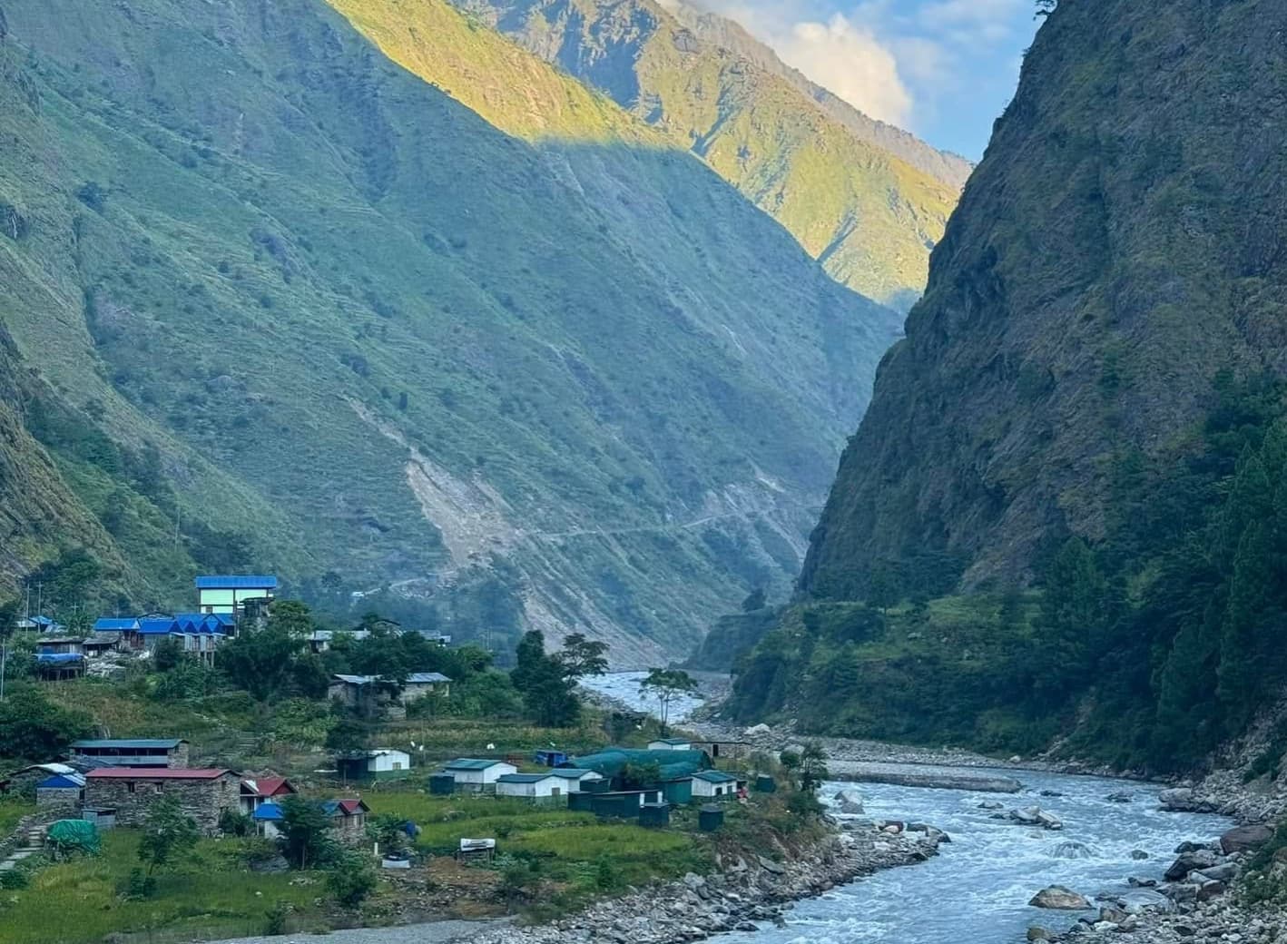 Trek from Jagat to Dyang (1,800 m) – (20 km - 8/9 hours)