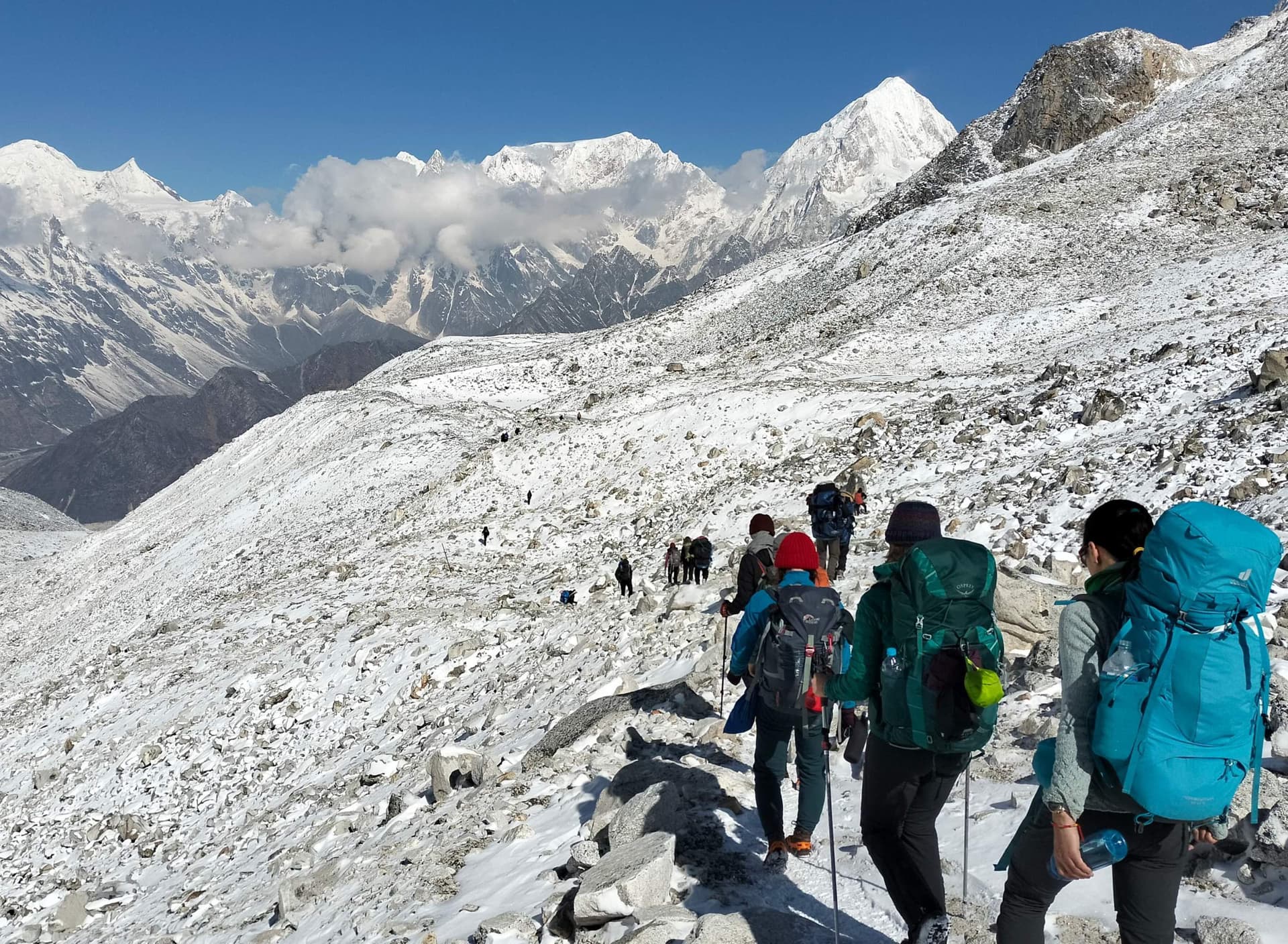 Cross Larkya la 5,106 m and decent to Bhimthang (3,790 m) – (16 km - 8/9 hours)