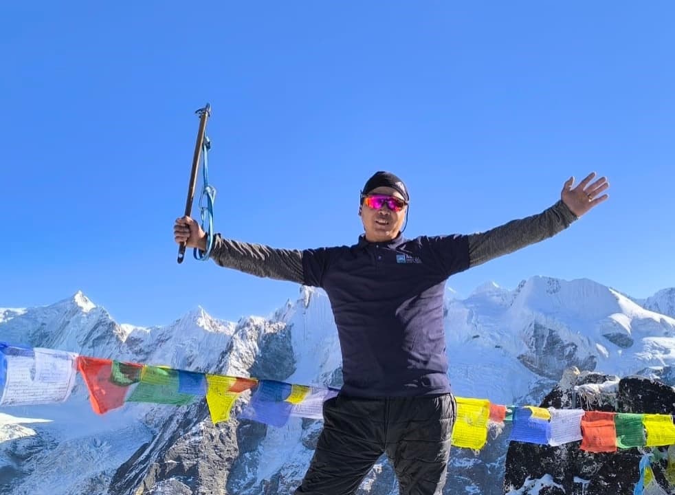 Base Camp to summit the Yala Peak and back to Kyanjin Gompa - 7/8 Hours