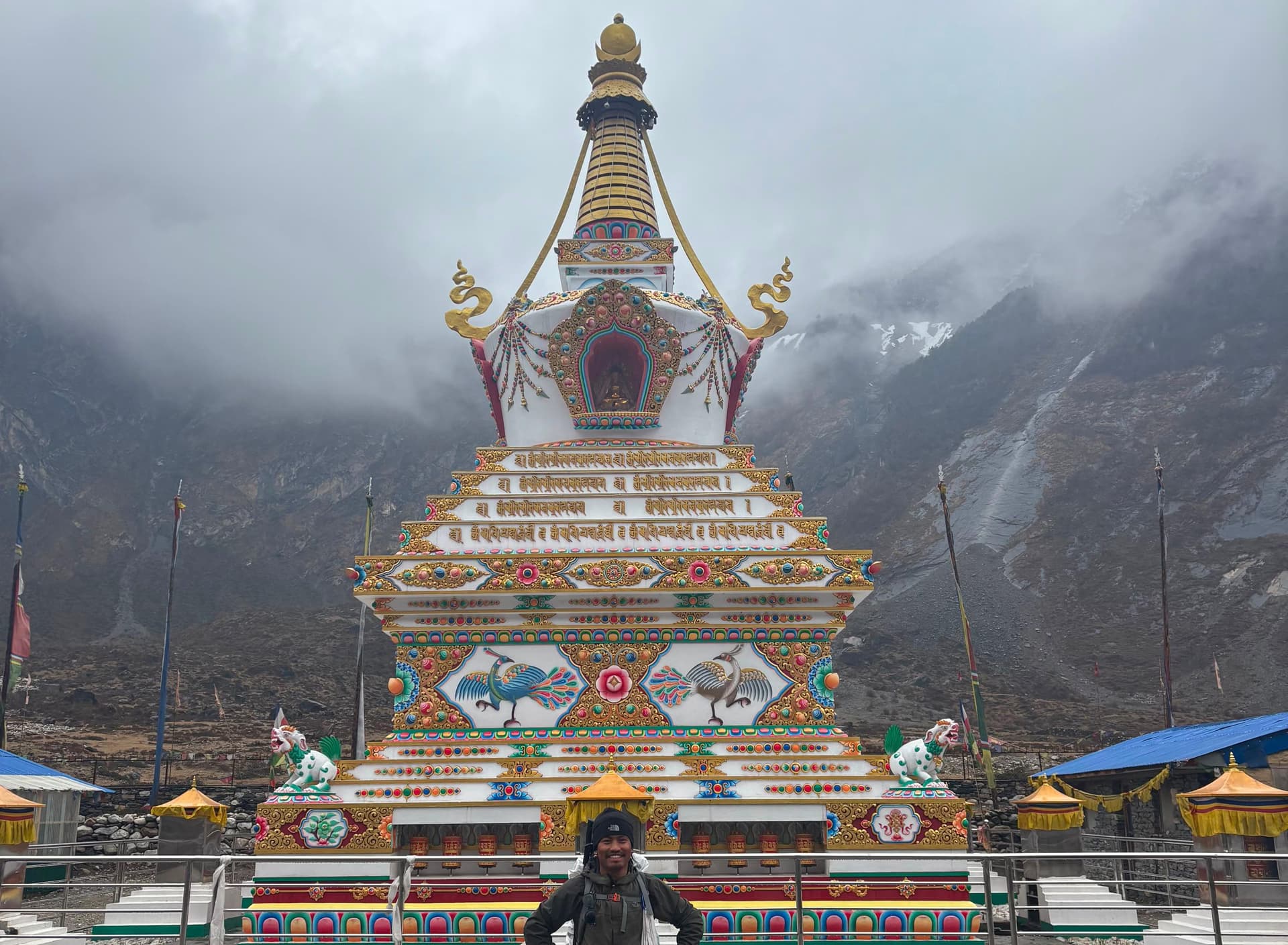 Trek to Chumling (2470 m, 17 km, 6 to 7 hrs)