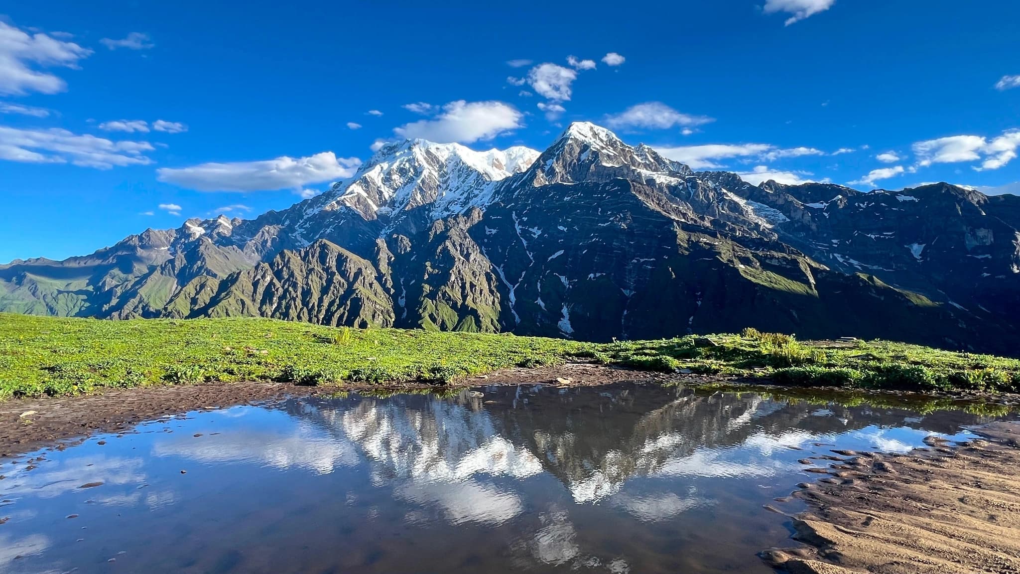 Trek from Low Camp to High Camp (3550 m) 11646.98ft – 6/7 hrs.