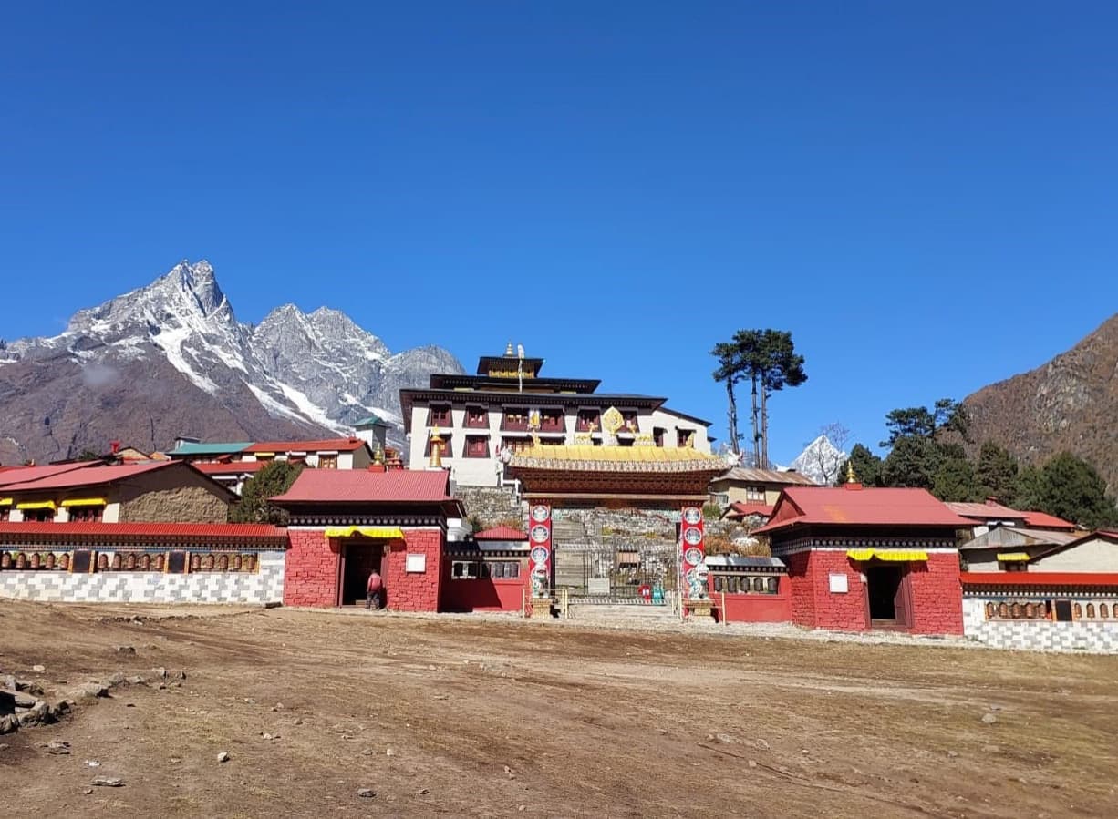 Trek to Tengboche Monastery 3,867 m – 06 hrs.