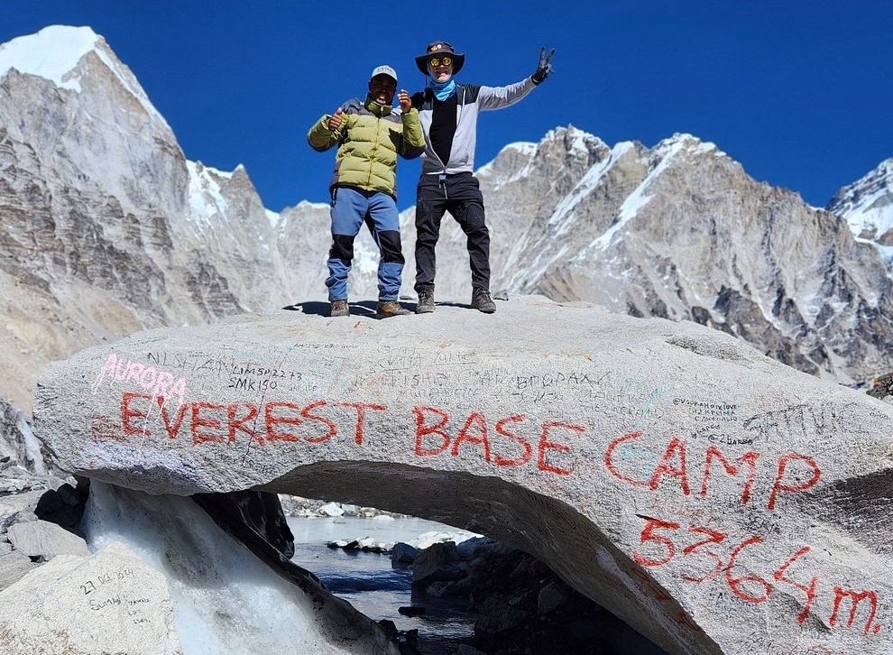 Trek from Lobuche to Gorakshep (Altitude: 5180 m/16994 ft) (3 Hrs/4 km) Hike to EBC (Altitude: 5364 m/17598 ft) 3.5km- 7/8 Hours