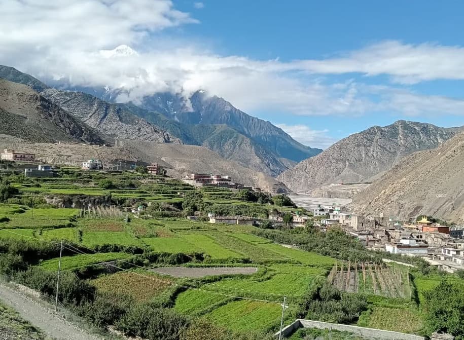 Drive from Pokhara to Kagbeni by private jeep (2858m) – 6.7 Hours