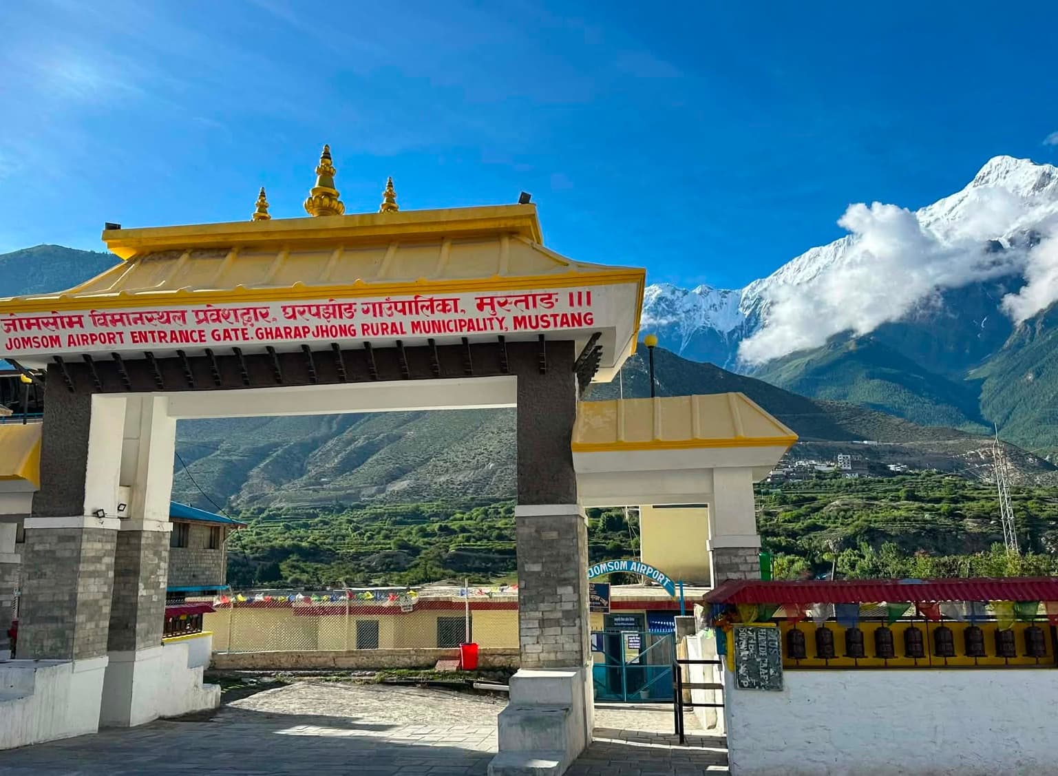 Drive from Pokhara to Kagbeni by private jeep (2858m) – 6.7 Hours