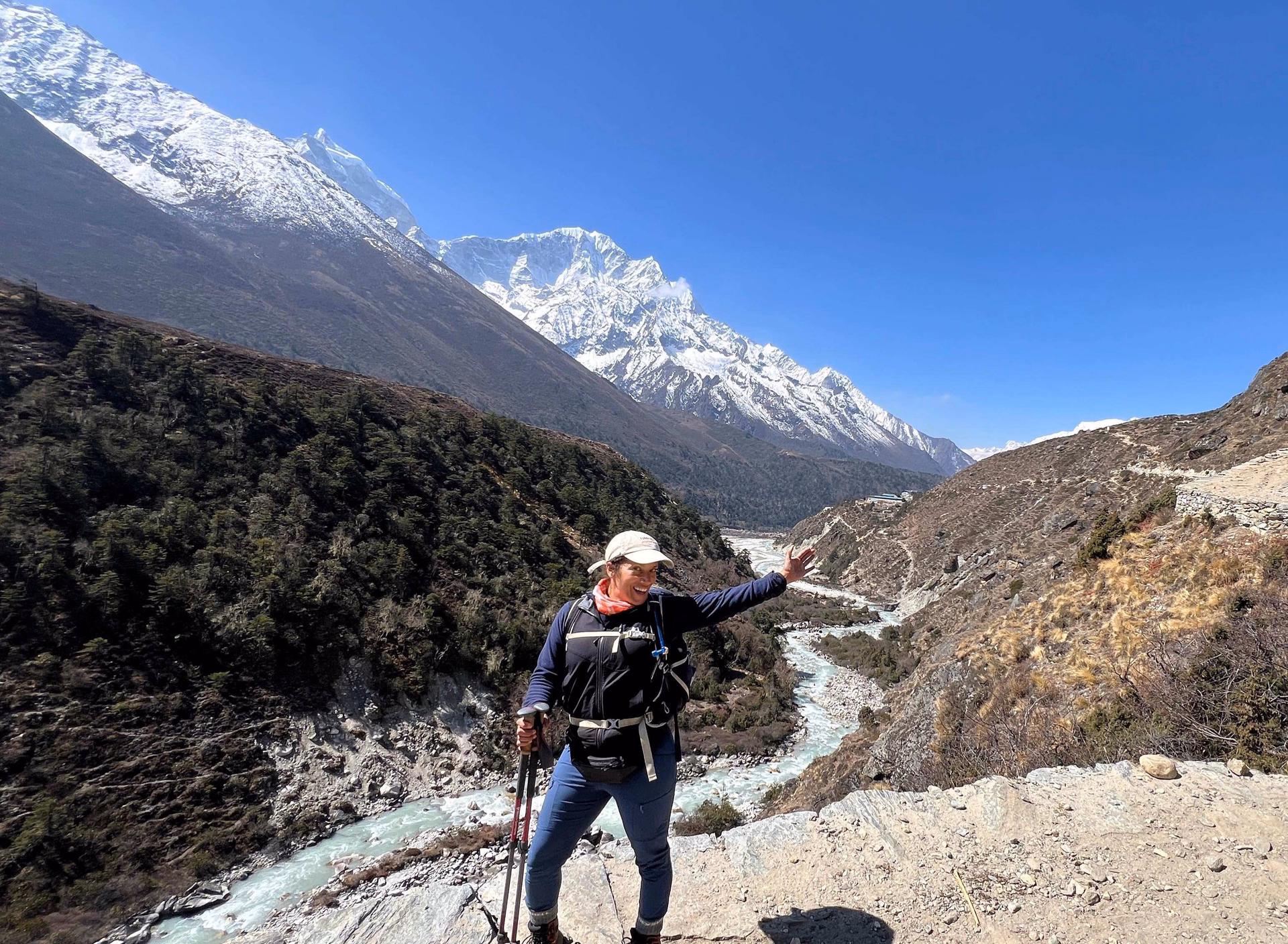 Trek to Pangboche 4000 m – 05 hrs.