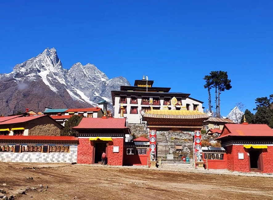 Trek to Namche Bazaar – 07 hrs.