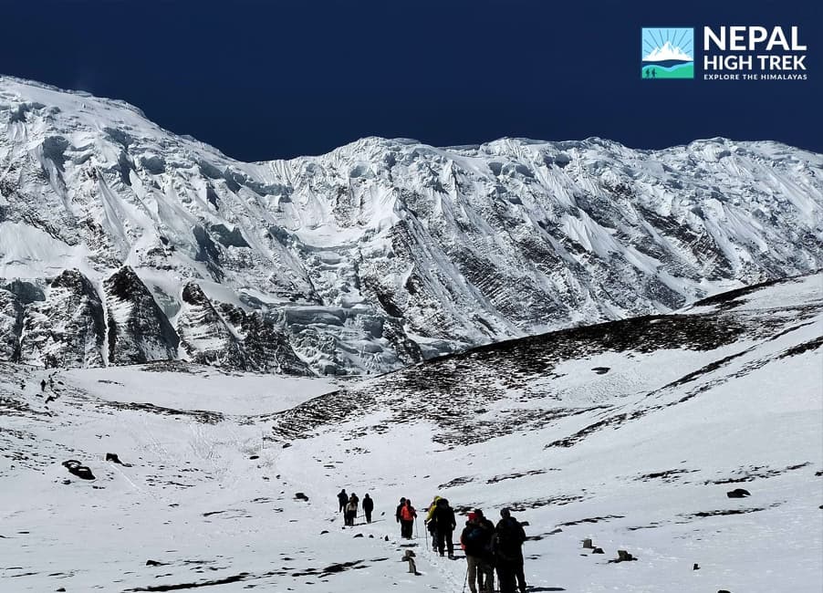 How difficult is Annapurna Circuit Trek?