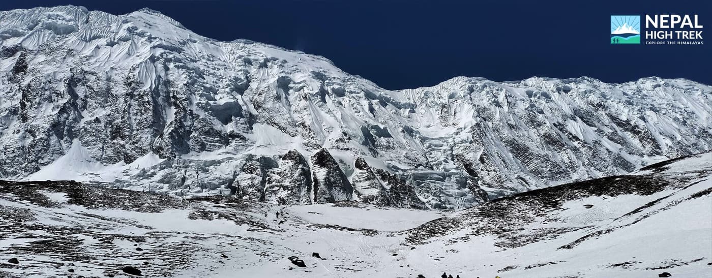 How difficult is Annapurna Circuit Trek?