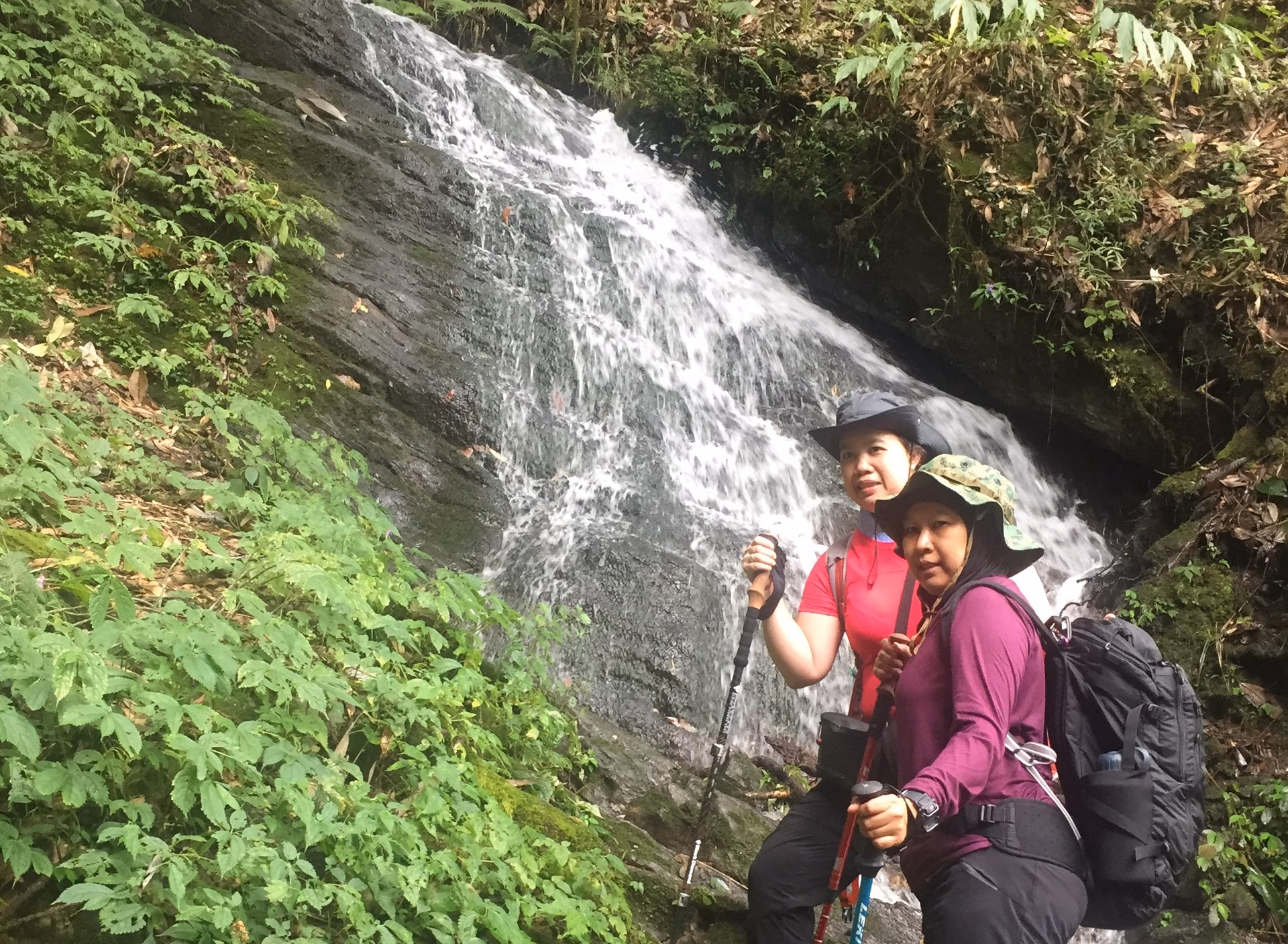 Trek from Upper Sinuwa to Deurali 3,700 m – 7/8 hrs.