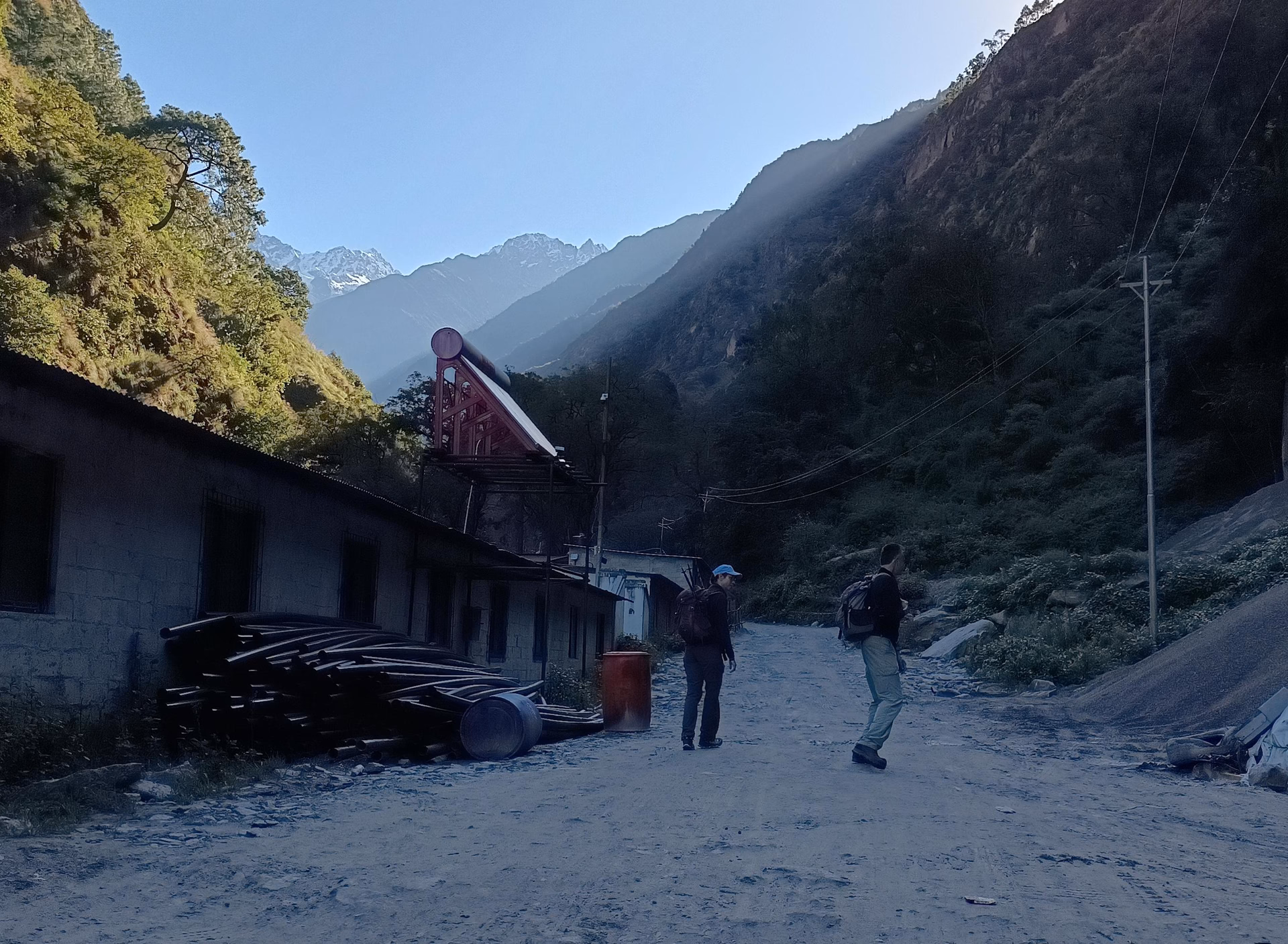 Kathmandu to Syabrubesi by sharing jeep (1,550 m) -6/7 hrs - 123km) then trek to Bambo (1920m) - 3/4 hrs