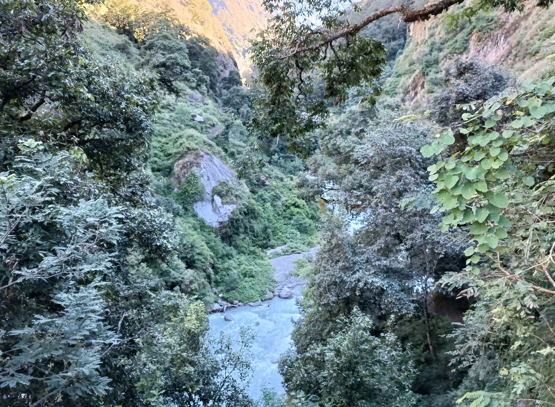 Trek from Lama Hotel to Syabrubensi (1530 m) - 5/6 hrs - 11km