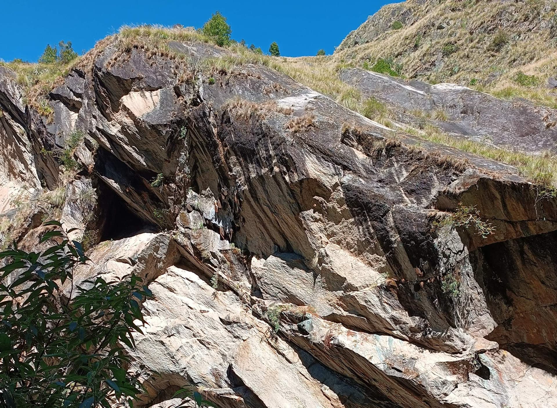 Trek from Syabrubesi to Lama Hotel (2450 m) - 7/8 Hours