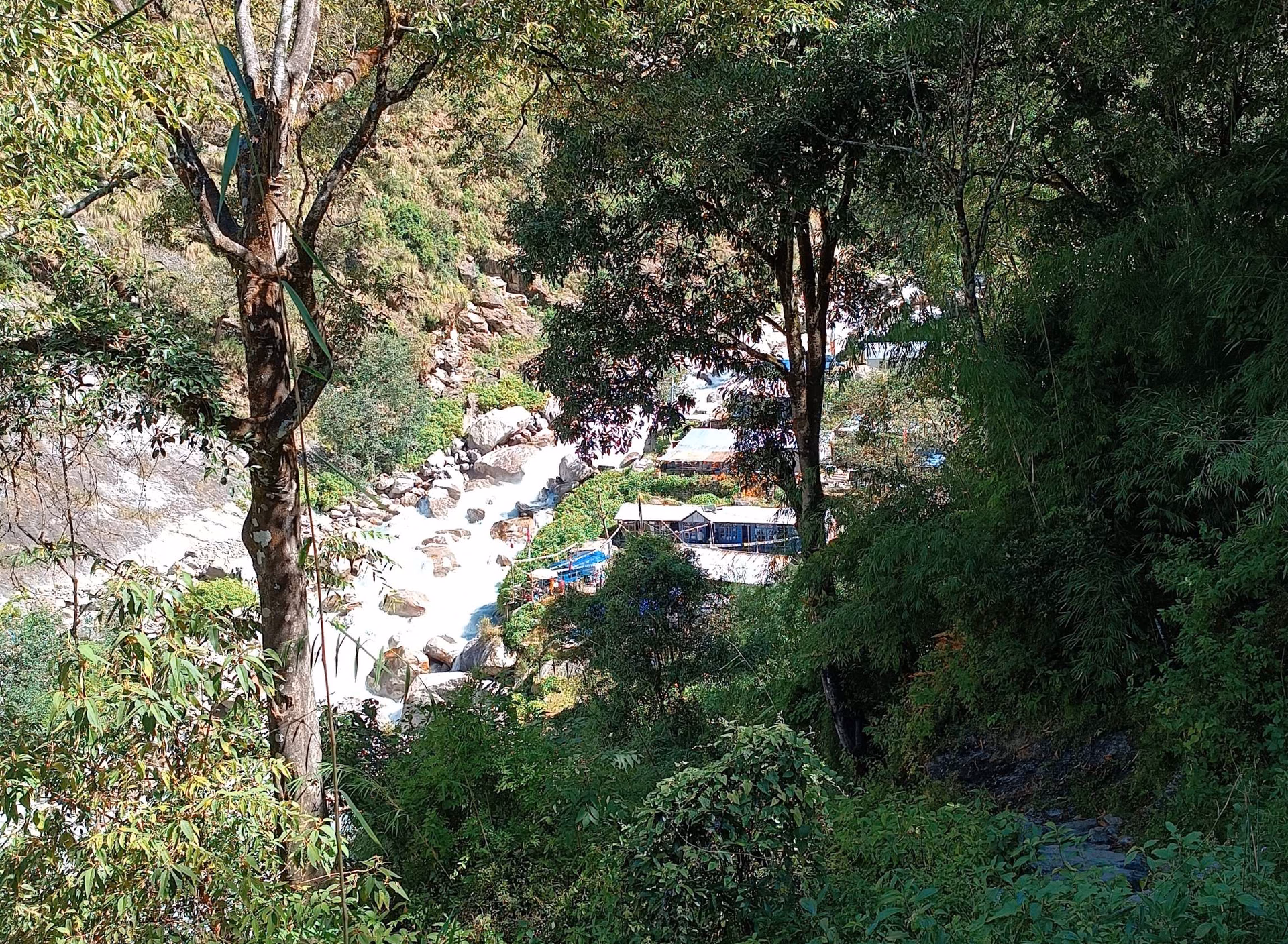 Trek from Lama Hotel to Syabrubensi (1530 m) - 5/6 hrs - 11km