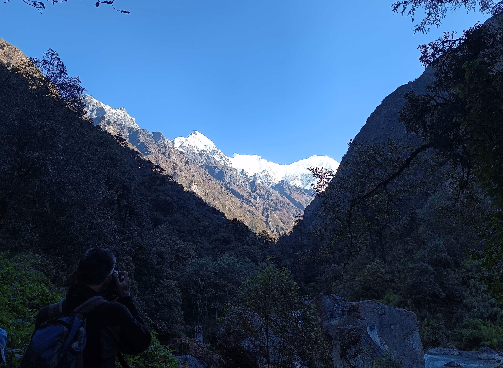 Trek from Kyanjin Gompa to Lama Hotel (2450m) - 7/8 hrs - 21km