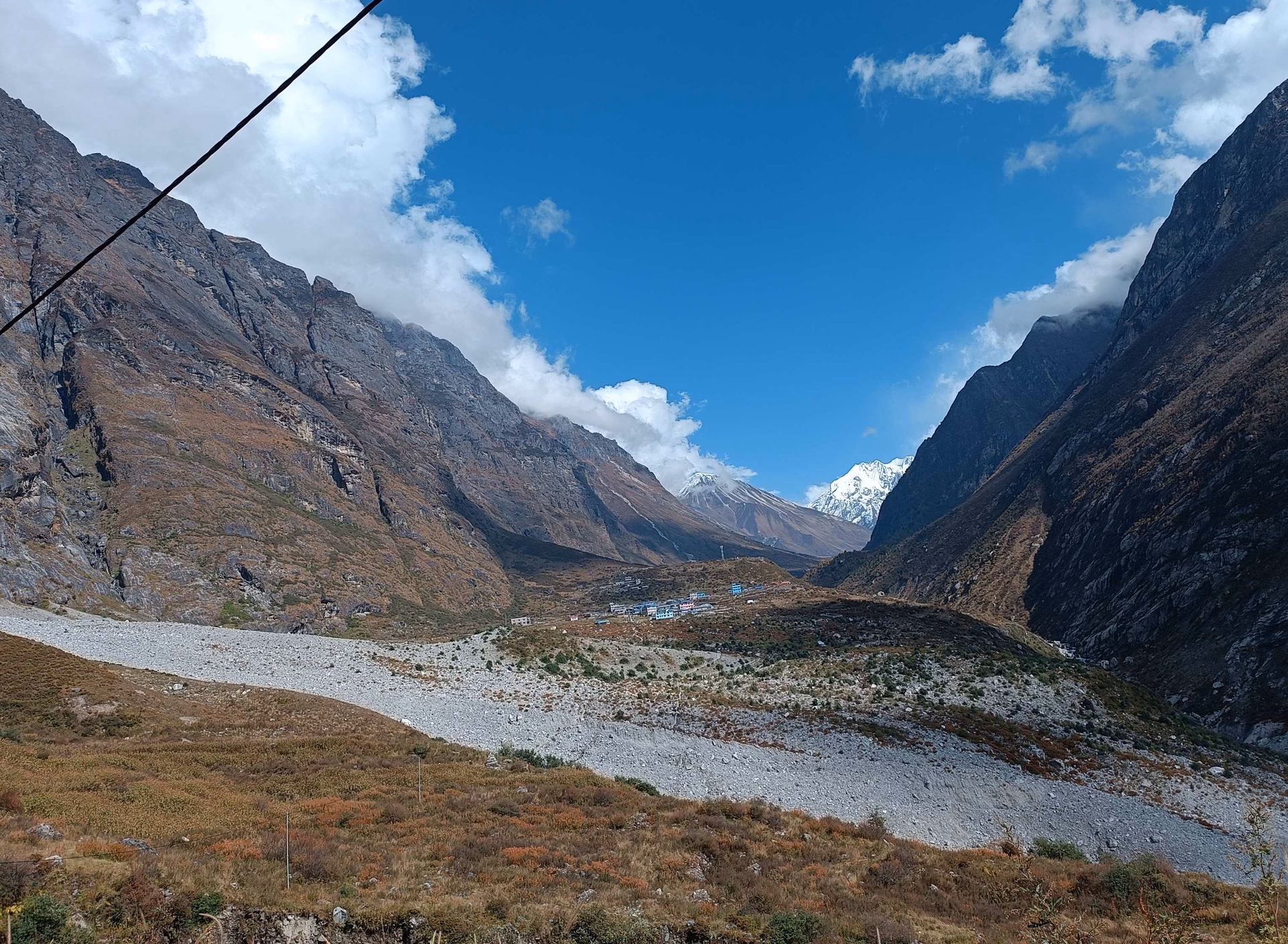 Trek from Kyanjin Gompa to Lama Hotel (2450m) - 7/8 hrs - 21km