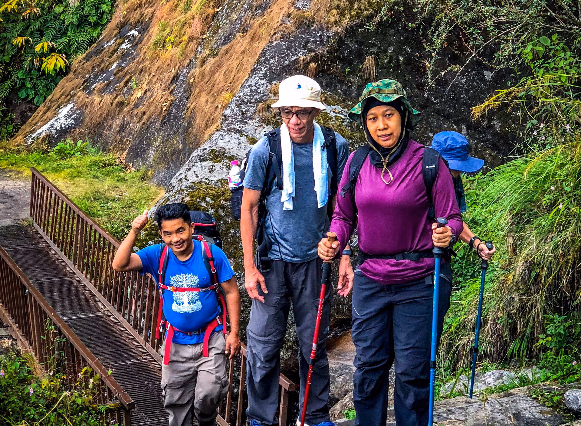 Trek from Upper Sinuwa to Deurali 3,700 m – 7/8 hrs.