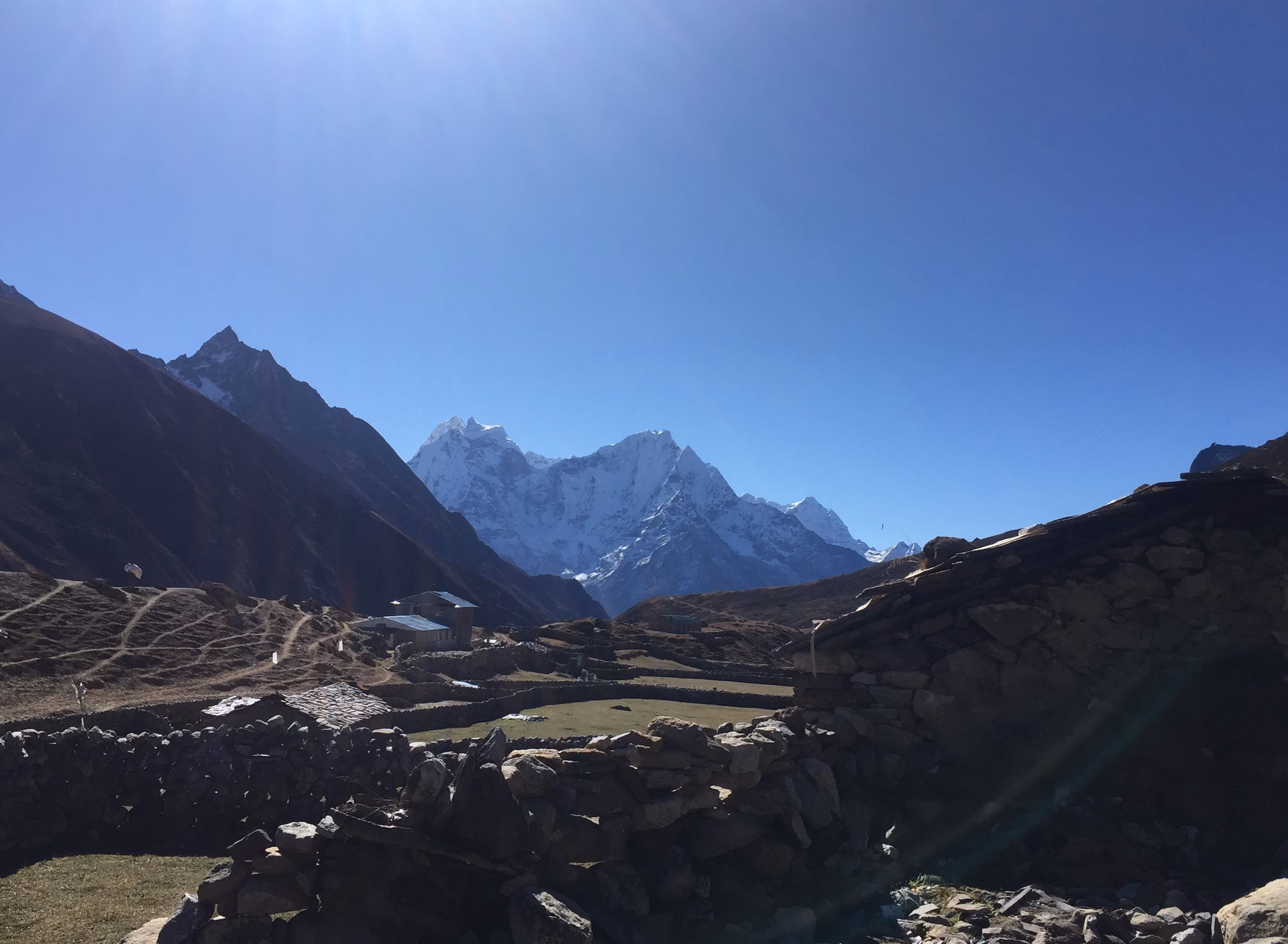 Trek from Machhermo to Gokyo 4,790m - 4/5 hrs.