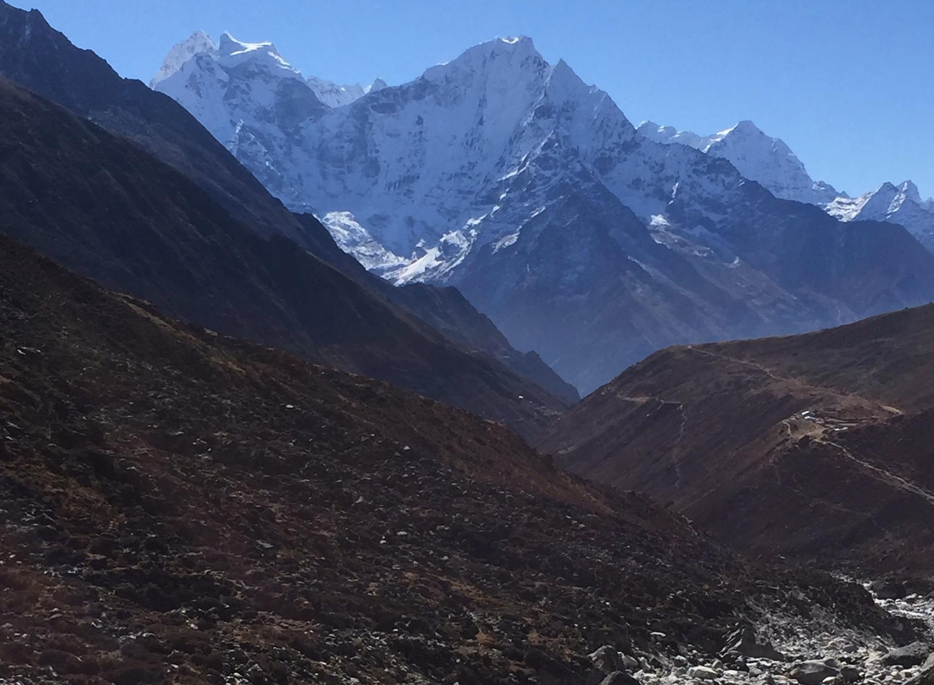 Trek from Machhermo to Gokyo 4,790m - 4/5 hrs.