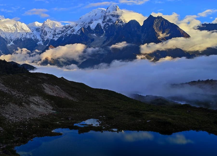 Manaslu Circuit Trek in May