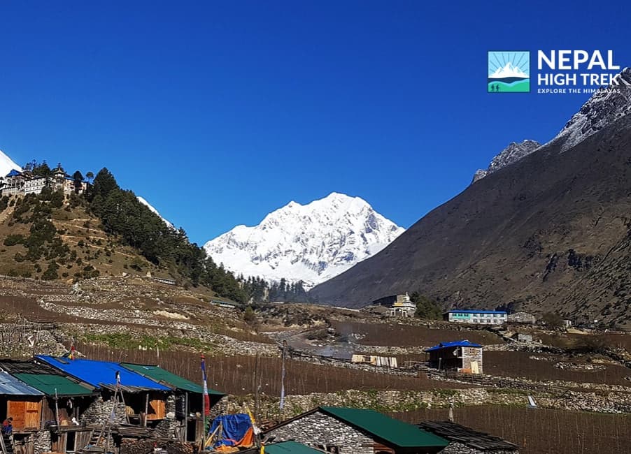 Trek to Manaslu Circuit