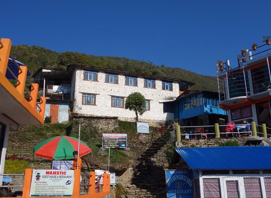 Drive to Hille - 3 hours then trek - Ulleri (1960m)