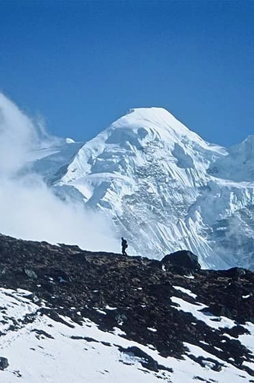 Trek to Lobuche 4,890 m – 05 hrs.