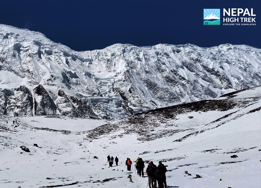 How difficult is Annapurna Circuit Trek?