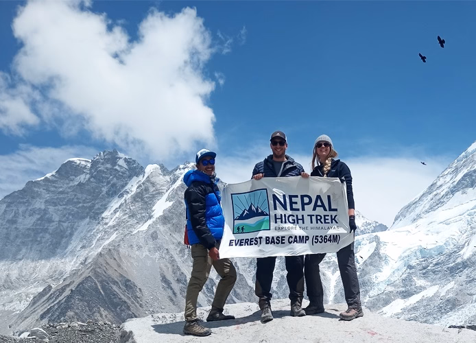 everest-base-camp-hike-in-april.avif