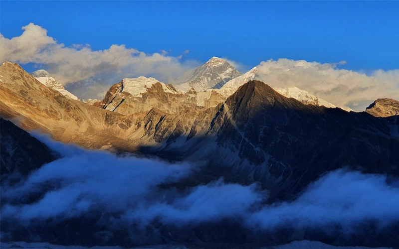 mount-everest.webp