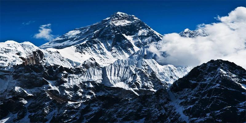 Where is Mount Everest Located ?