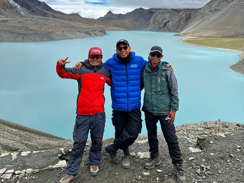 Tilicho lake with Annapurna Circuit